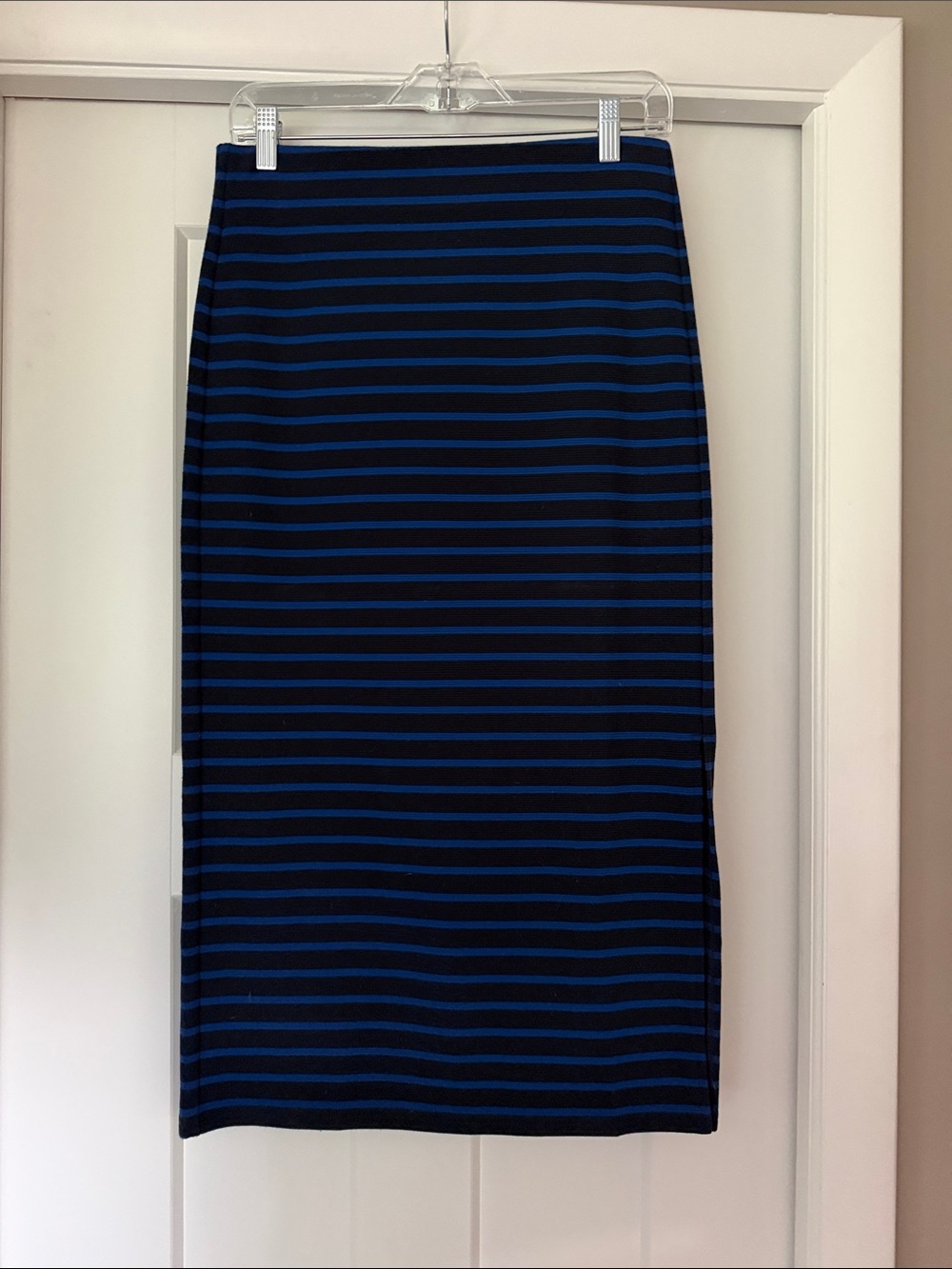 Loft midi knit Skirt w/Lou & Grey Relaxed V-Neck Short Sleeve Tee in Royal Blue